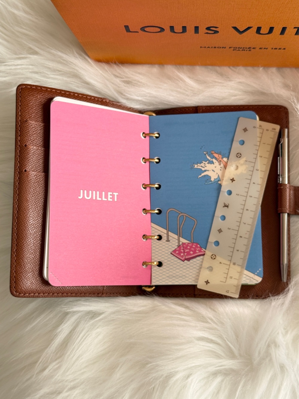 LOUIS VUITTON SMALL RING AGENDA PM W/PLANNER INSERT 2026 COVER AND PAGES - Picture 4 of 10